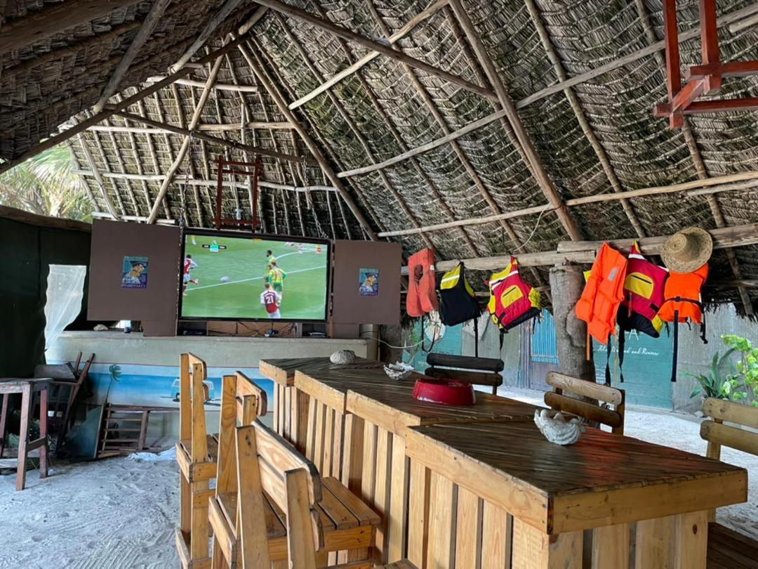 Mikadi Beach Camp & Backpackers Hostel Dar es Salaam Exterior foto