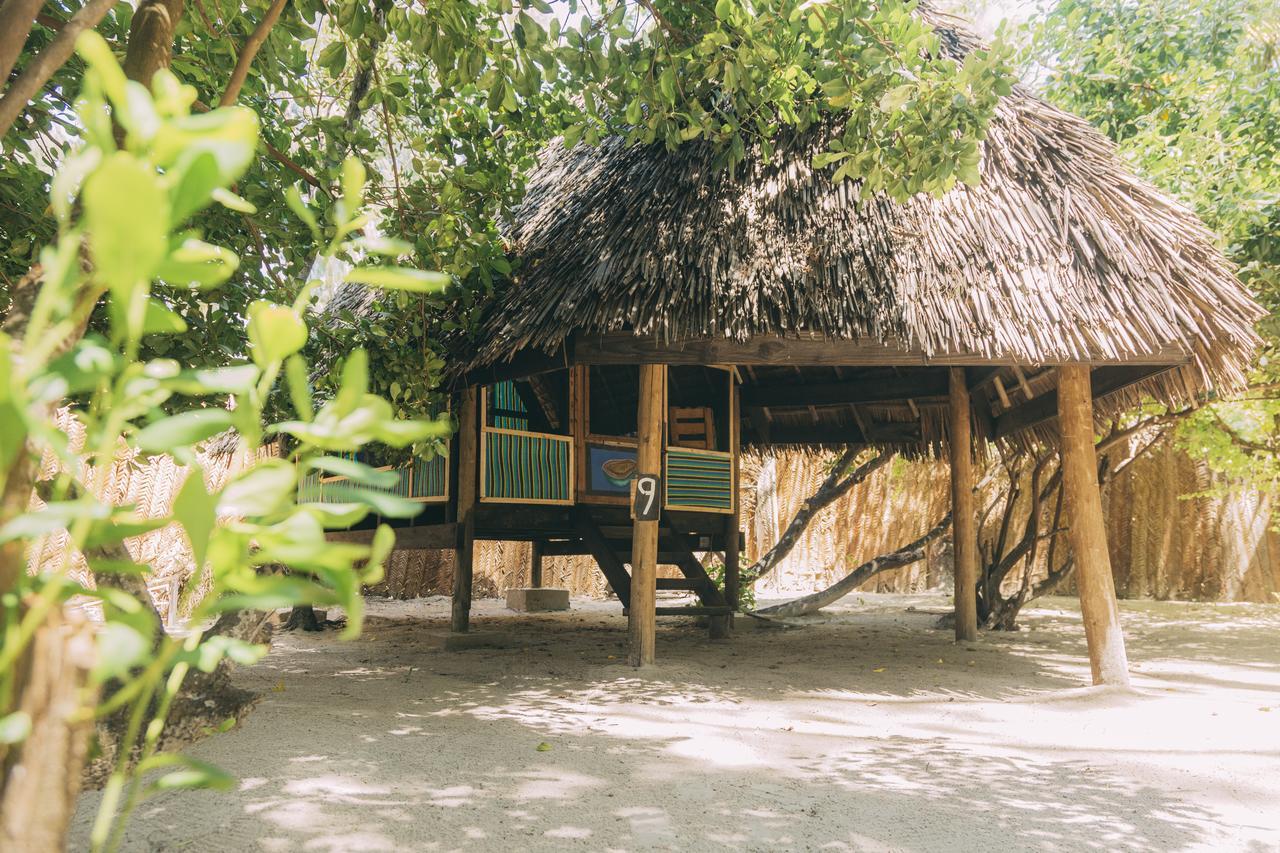 Mikadi Beach Camp & Backpackers Hostel Dar es Salaam Exterior foto